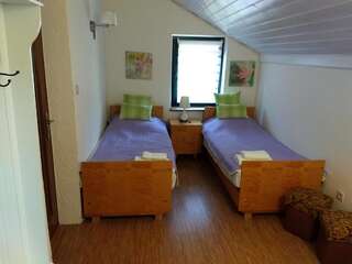 Отели типа «постель и завтрак» Karczma Biesiadna Dalnia Стандартный двухместный номер с 2 отдельными кроватями-5